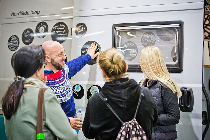 Spotkaj podróżników i poznaj historię kempingu podczas Caravans Salon w Poznaniu 1